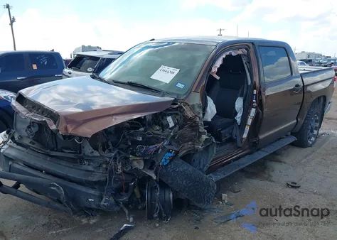 2017 Toyota Tundra Sr5 5.7L V8 z USA, uszkodzony, nr VIN 5TFDW5F19HX593230